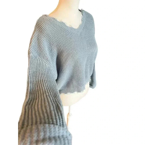MOIN AND MADISON WOMENS CROP V NECK TATTERED EDGES SWEATER SIZE MEDIUM - Picture 7 of 9